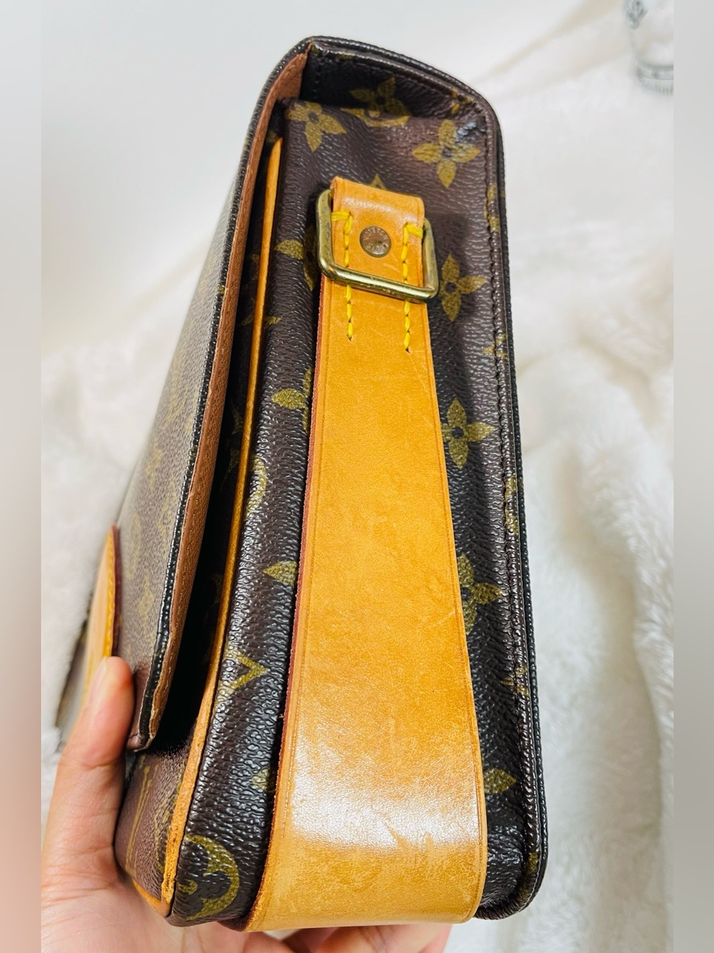 LV Authentic Crossbody Vintage - Picture 8 of 16